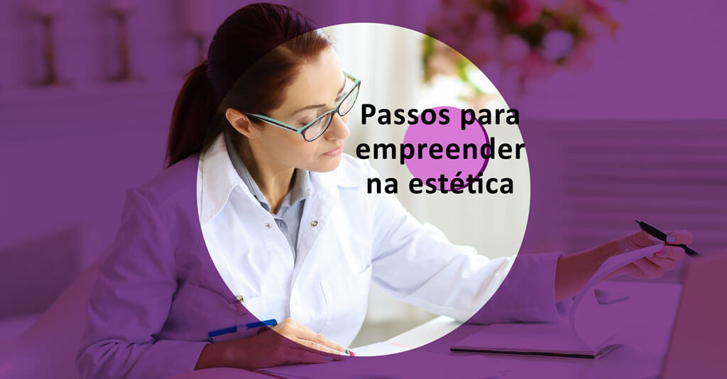 mulher mostrando como empreender em clínicas de estética